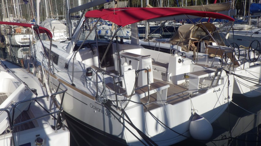 Beneteau Oceanis 38.1 "Luce"